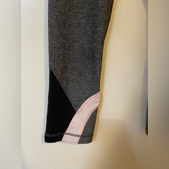 Lululemon Run: Inspire Crop II (Mesh) Size 6 - Picture 6 of 12